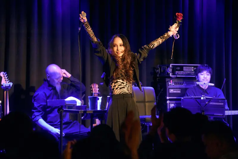 ▲《NANA》中島美嘉成為Billboard Live TAIPEI開幕後的第一位表演嘉賓，上場前選吃滷肉飯補充能量，接著帶來〈雪花〉、〈花束〉等名曲表演寵粉。（圖／Billboard Live TAIPEI）