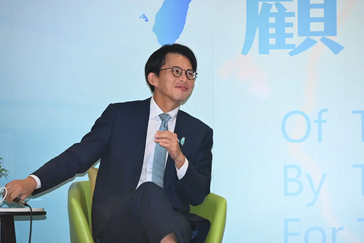 小草昌粉看衰藍白合？他曝直播聲量數據：主角是鄭麗文不是黃國昌