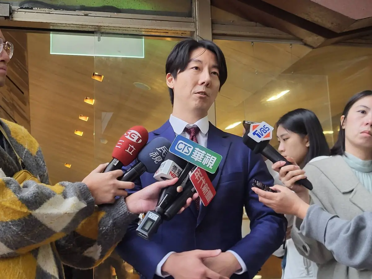 ▲吳崢表示，令人不禁想問，「柯先生有什麼具體證據，證明民進黨或是賴清德有介入您的司法案件？」（圖／記者陳佩君攝，2025.11.19）