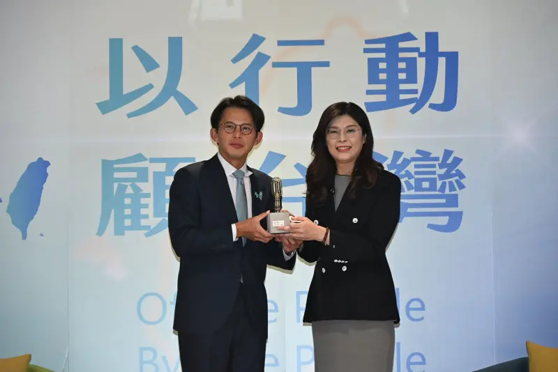    ▲鄭黃會於今日下午登場，雙方互贈禮物別具意義。（圖／記者林調遜攝）  