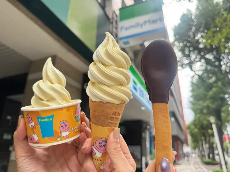 ▲全家霜淇淋10元多一支優惠，且7-11本週五六日也有霜淇淋買一送一。（圖／記者鍾怡婷攝）