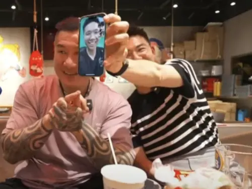 Wang Xiao (right) video-calls History Bro during Chen’s (left) Shanghai livestream. (History Bro, Facebook)