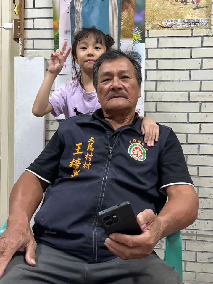 救了全村的男人撐不住了！花蓮「超人村長」高燒發炎急開刀