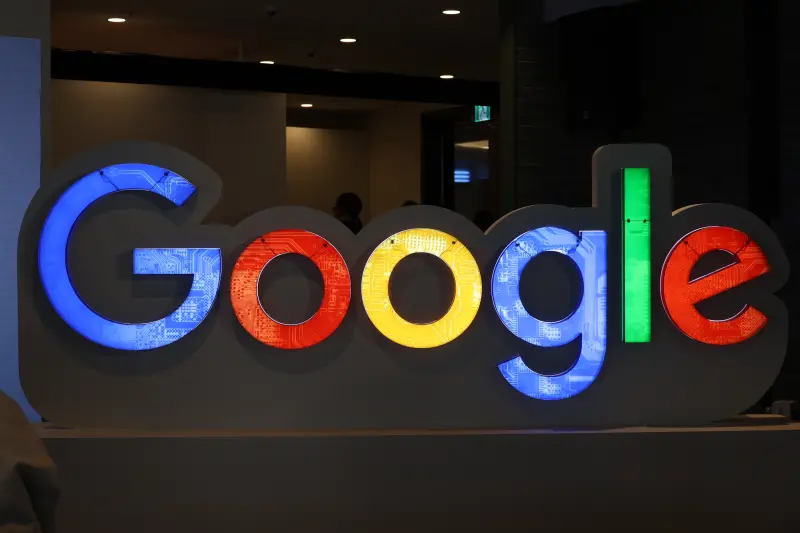 ▲Google近日宣佈Gmail進入Gemini 時代，透過最新的 Gemini 3 模型技術，一口氣加入AI 總覽、寫作輔助、AI 收件夾等三大功能。（圖／記者陳明安攝）