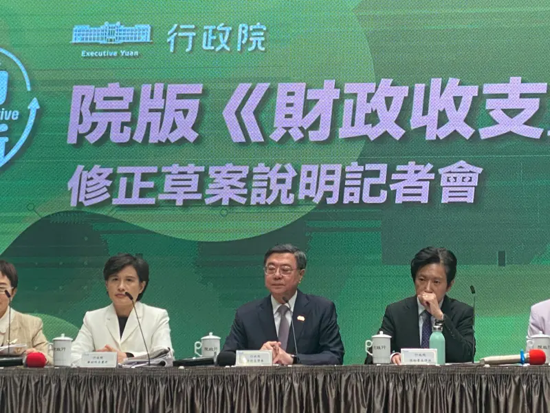 ▲卓榮泰今日親上火線召開記者會說明院版《財劃法》。（圖／記者陳威叡攝，2025.11.20）