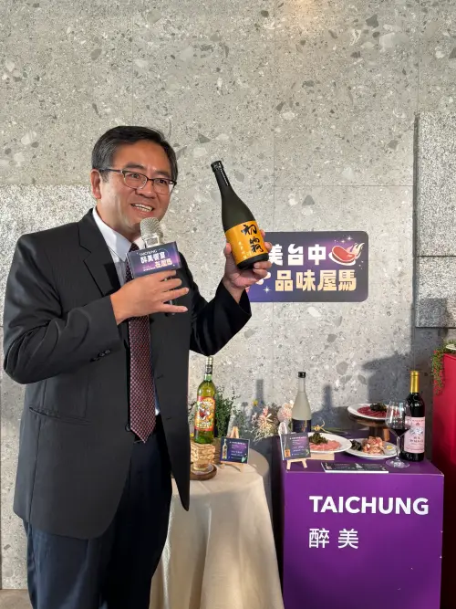 ▲霧峰區農會總幹事黃景建表示，霧峰初霧清酒與屋馬燒肉合作，以餐酒形式展現，讓更多人認識霧峰的土地、作物與酒香。（圖／記者金武鳳攝，2025.11.20)