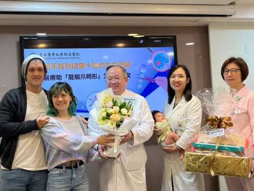 ▲嬰兒擁有完整手指，也不帶有TP63突變基因。（圖/記者張乃文攝）