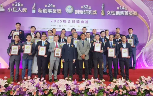 ▲第32屆創新研究獎得獎代表合影(25家)（圖／經濟部提供）