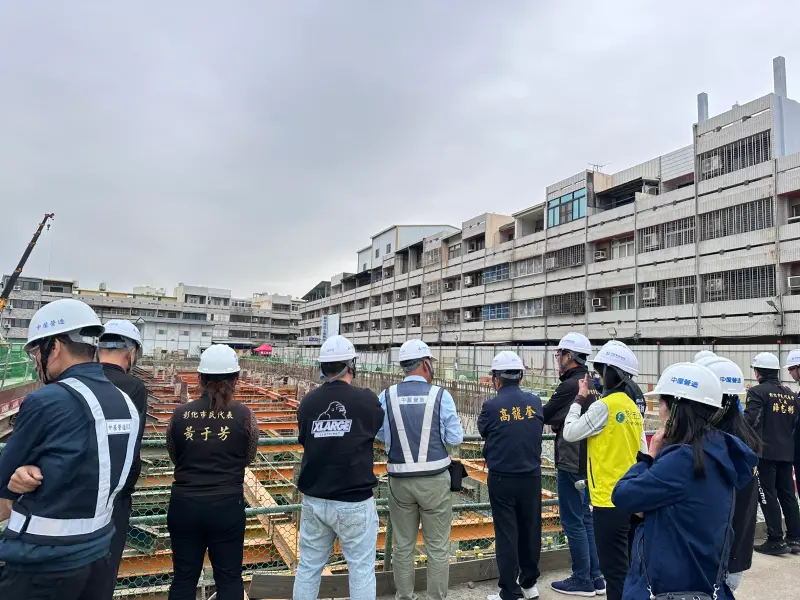 ▲彰化市民代表會下鄉考察，前往中友百貨彰化店關心工程現況與進度。（圖／讀者提供）