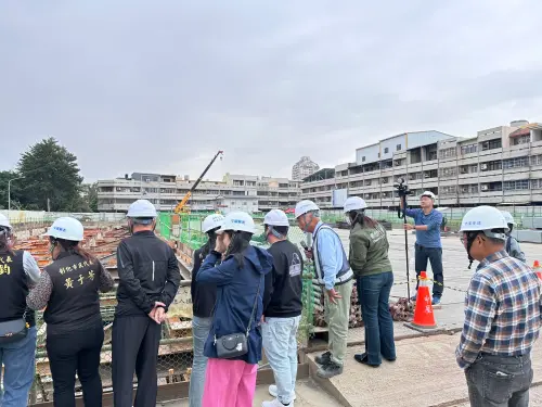 ▲彰化市民代表會下鄉考察，前往中友百貨彰化店關心工程現況與進度。（圖／讀者提供）