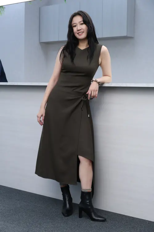 ▲方志友非常享受當年輕媽媽。（圖／記者陳明安攝）