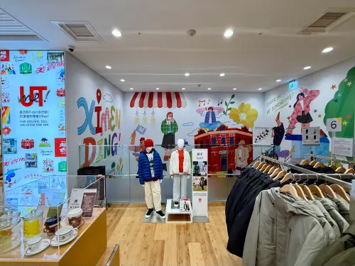 ▲結合西門町街區特色，新銳藝術家Dee的彩繪不只打造藝術梯間，更成為台灣感性UTme!貼圖。（圖／記者蕭涵云攝）