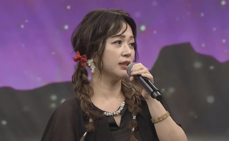 ▲歌后秀蘭瑪雅（如圖）日前登上大型歌唱節目《綜藝一級棒》，忍淚怨嘆自己金曲獎槓龜11次，怎料主持人康康無情狠虧：「前無古人後無來者，很難有人打破紀錄！」（圖／中視提供）