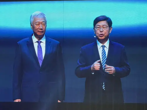 ▲鴻海創辦人郭台銘驚喜現身，與董事長劉揚偉同框。（圖╱記者林汪靜攝）