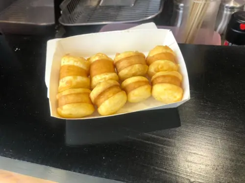 ▲「蛋腸」吃法十分多元，通常是拿來當作滷味或火鍋食材，也有不少人透過炸的方式料理，現在不少酥雞攤也可以看見它的身影。（圖／名澔蛋腸臉書）