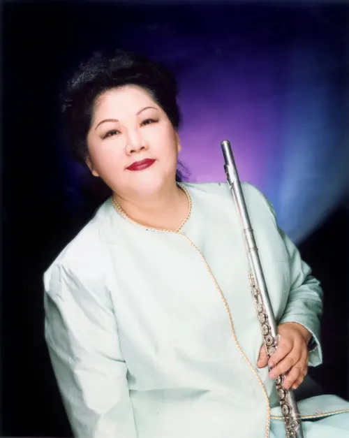 ▲樊曼儂（如圖）是長笛教母，也是金馬獎主題曲〈金馬奔騰〉的作曲者。（圖／新象藝術提供）