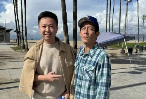 ▲陳冠希（右）和網友在洛杉磯聖塔莫尼卡合照，竟被稱看來很滄桑，顏值崩壞。（圖／摘自小紅書）