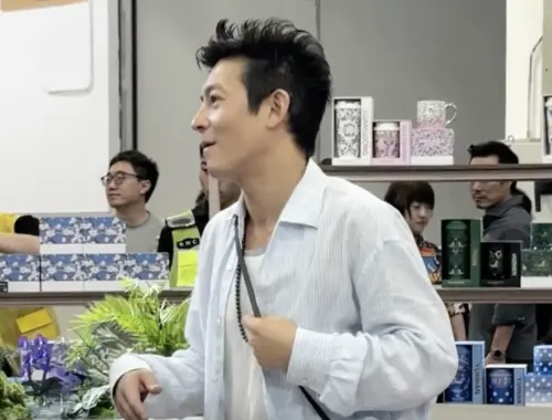 ▲陳冠希在上個月才被認為凍齡回春，港媒戲稱他的顏值起伏如股市般大起大落。（圖／摘自小紅書）