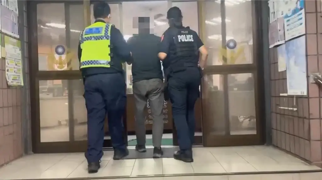 ▲屏東縣政府北棟女廁20日下午4時許驚傳偷拍事件，涉案人逃跑4小時落網。（圖／警方提供）