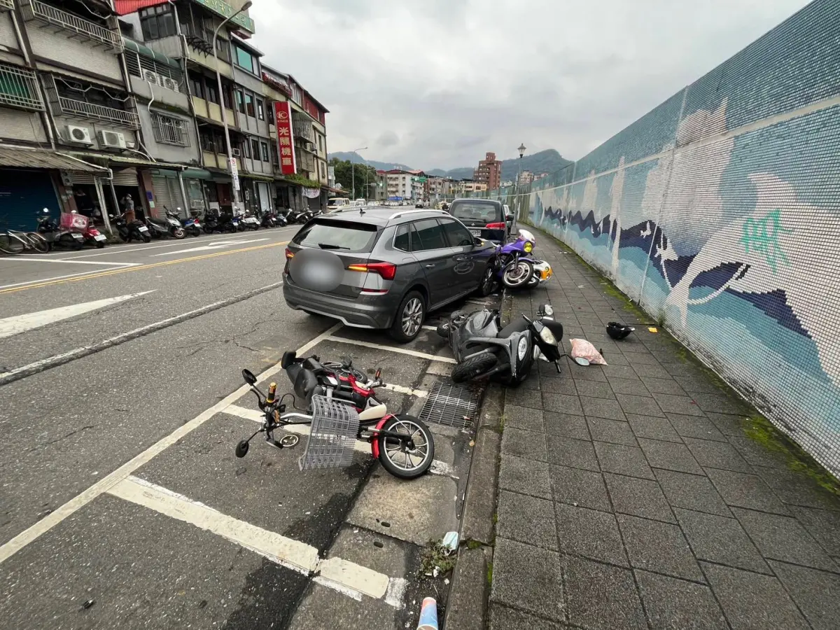 ▲台北市文山區辛亥路車禍。（圖／翻攝畫面）