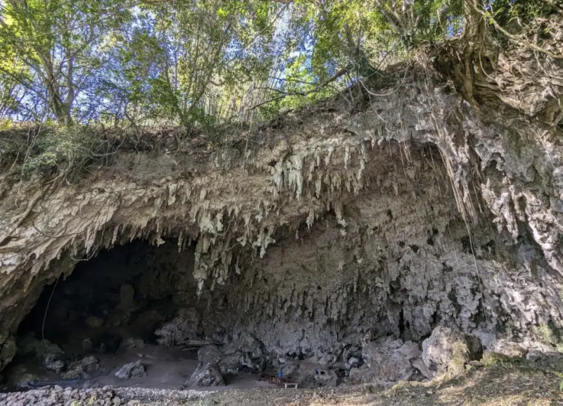 住在洞穴40年！印尼山頂洞人無水電網路　活到70歲高齡不願搬