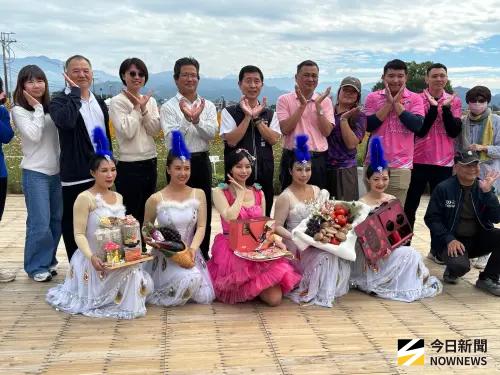 ▲新社花海及花毯節人氣爆發，2週吸引遊客破200萬，最後倒數9天百花盛開，歡迎遊客來新社賞花嚐美食。（圖／記者金武鳳攝，2025.11.21)