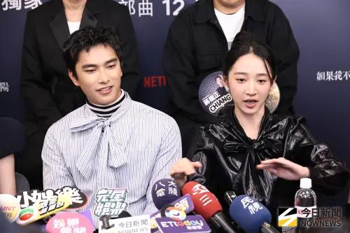 ▲曾敬驊（前排左）與李沐（前排右）在新戲《如果我不曾見過太陽》裡，有段虐心戀情，令觀眾揪心。（圖／記者嚴俊強攝影）