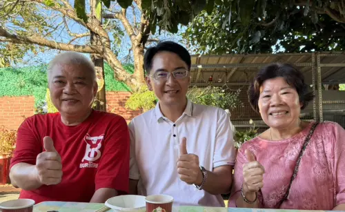 ▲國民黨前立委柯呈枋（中），不滿被民進黨彰化縣對比民調排除在外。（圖／柯呈枋提供，2025.11.21）