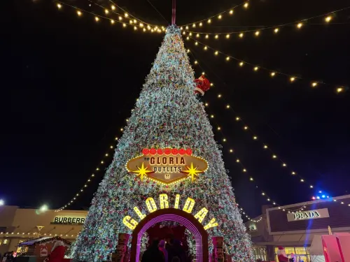 華泰名品城10週年聖誕村來了！20米高聖誕樹飄雪　異國市集逛不完
