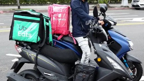 ▲立法院近期將排案審查外送專法，引發外送產業關注。台灣數位平台經濟協會（DEAT）今日發布聲明示警。（圖／讀者提供）