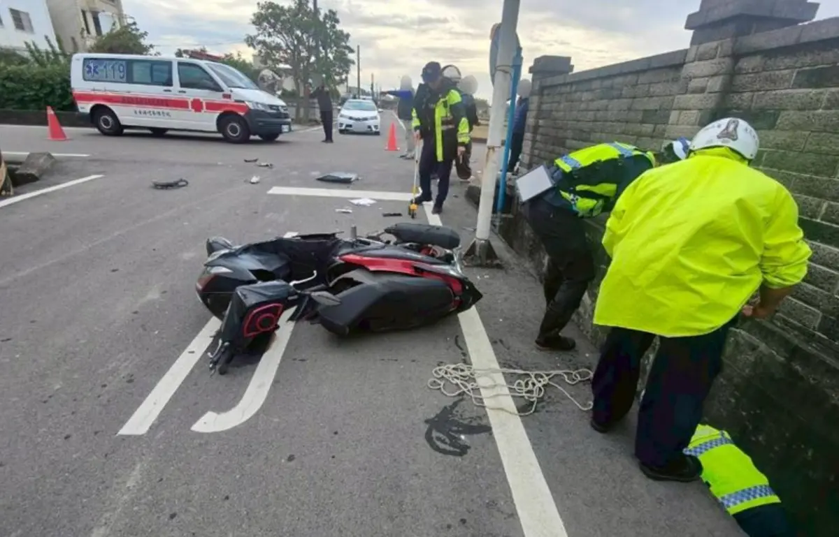 苗栗16歲高中生「無照」騎車趕上學 路口遭撞噴飛進排水溝搶救中