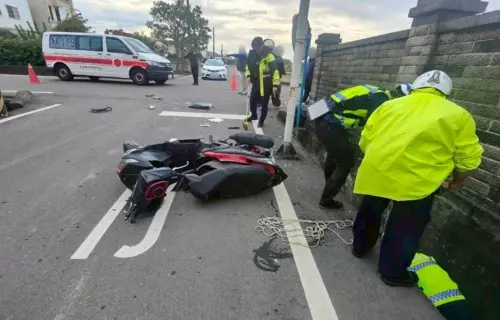 苗栗16歲高中生「無照」騎車趕上學　路口遭撞噴飛進排水溝搶救中

