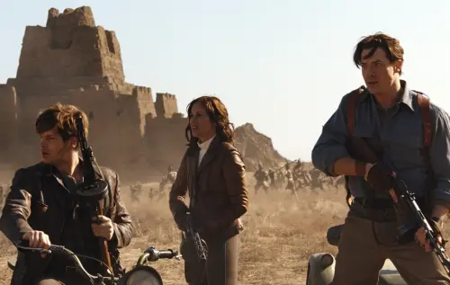 ▲《神鬼傳奇3》布蘭登費雪（右起）、瑪莉亞貝羅、路克福特飾演一家人，前兩集的粉絲看不習慣，不太能接受。（圖／摘自IMDb）