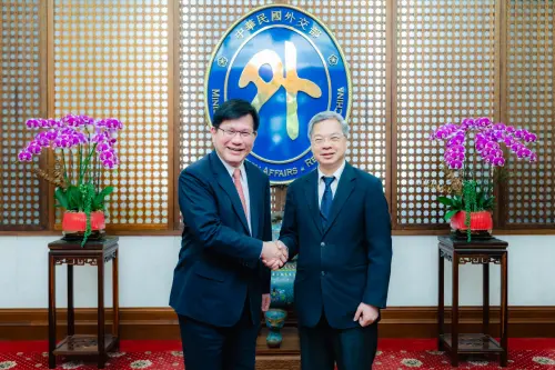 經濟日不落國！林佳龍、龔明鑫共推「經濟外交」打造非紅供應鏈
