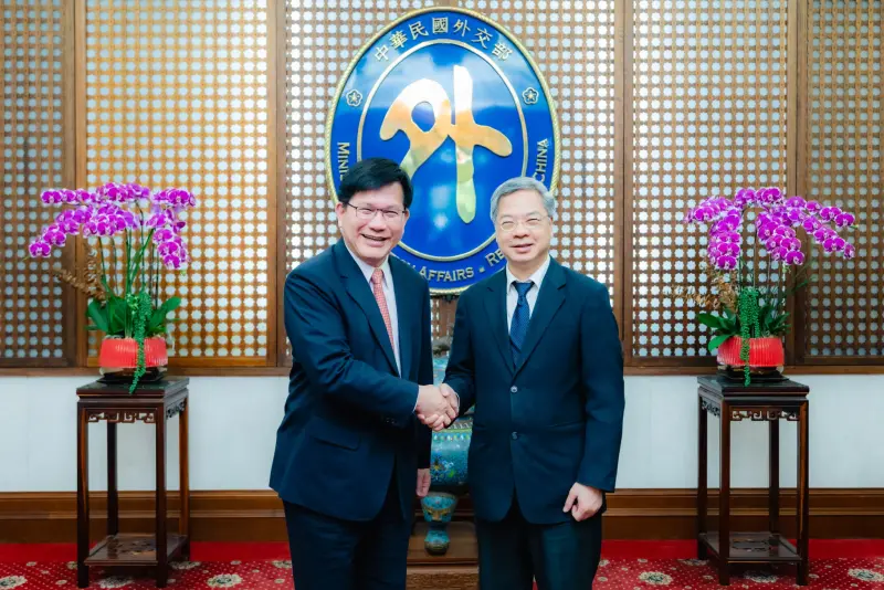 ▲經濟日不落國！林佳龍、龔明鑫共推「經濟外交」打造非紅供應鏈。（圖／林佳龍臉書）