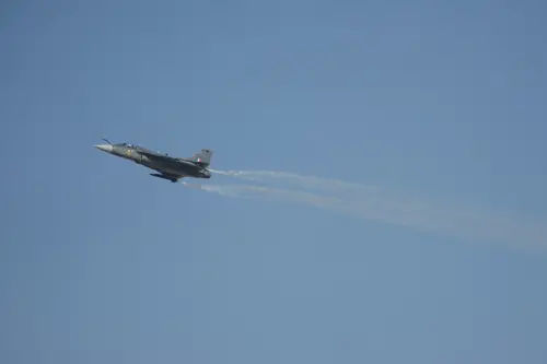 影／印度「光輝戰機」杜拜航展墜機！飛行員殉職　現場爆濃煙
