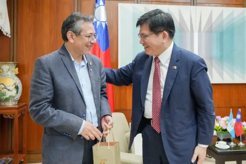 「醫療外交」升級！台海瓜三國醫療合作　林佳龍：深化公衛交流
