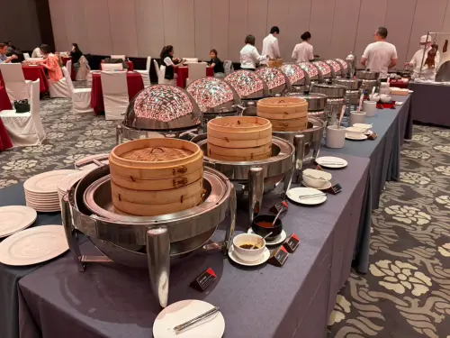 ▲雖然是港點吃到飽為主軸，但黃小姐也大推中間熱炒熟時區，尤其肉類菜餚水準很高。（圖/讀者黃小姐提供）