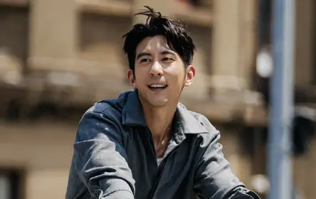 ▲修杰楷一家昨晚參加林映唯與Richard的婚禮，這也是他爆出閃兵一個月後首度露面，隨後梧桐妹也在IG曬出溫馨合照，頭貼肩膀甜喊：「愛你」。（圖／翻攝自IG lefthere036）