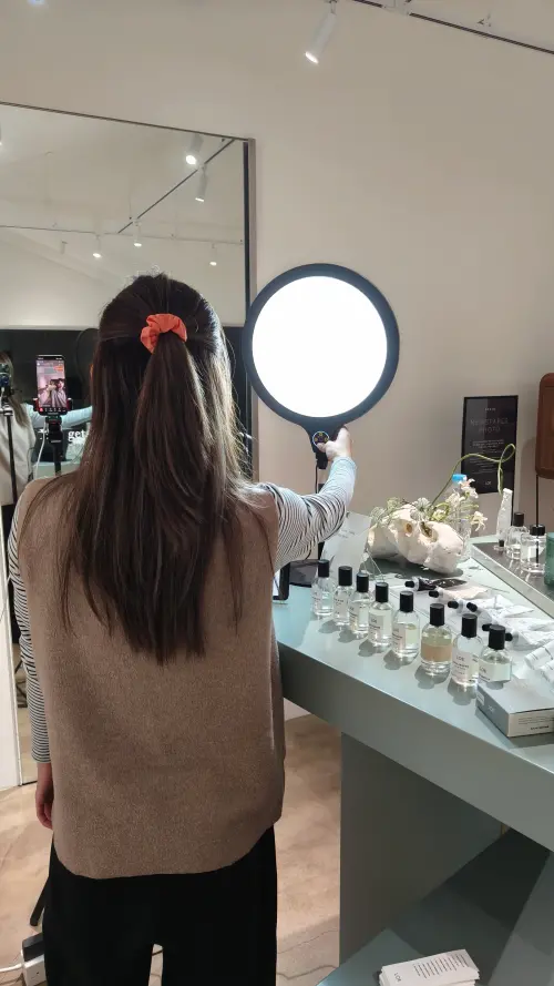 ▲Breath Select 透過蝦皮直播即時解說香氛特色，打造更具臨場感的線上試香體驗