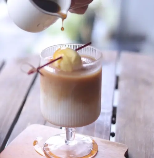 ▲2025高雄咖啡節結合「神農市集」擴大辦理，總共集結超過140家特色品牌，其中咖啡甜點攤位為60個。（圖／高雄市觀光局提供www.facebook.com/khh.travel）