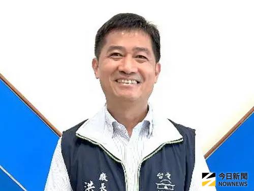 ▲台電公司興達發電廠廠長洪貴忠說明舉辦造血幹細胞捐贈驗血建檔的情形。(資料照／黃守作攝)