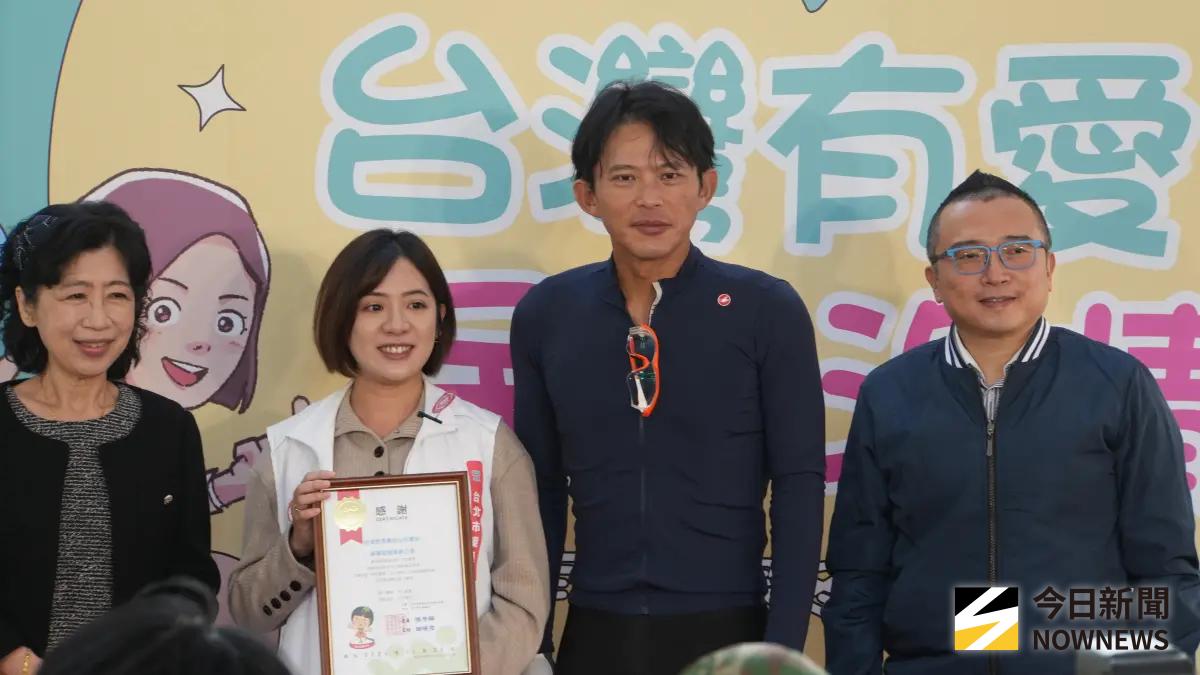 柯文哲低調回民眾黨中央黨部辦公？黃國昌：同一棟但非同一空間