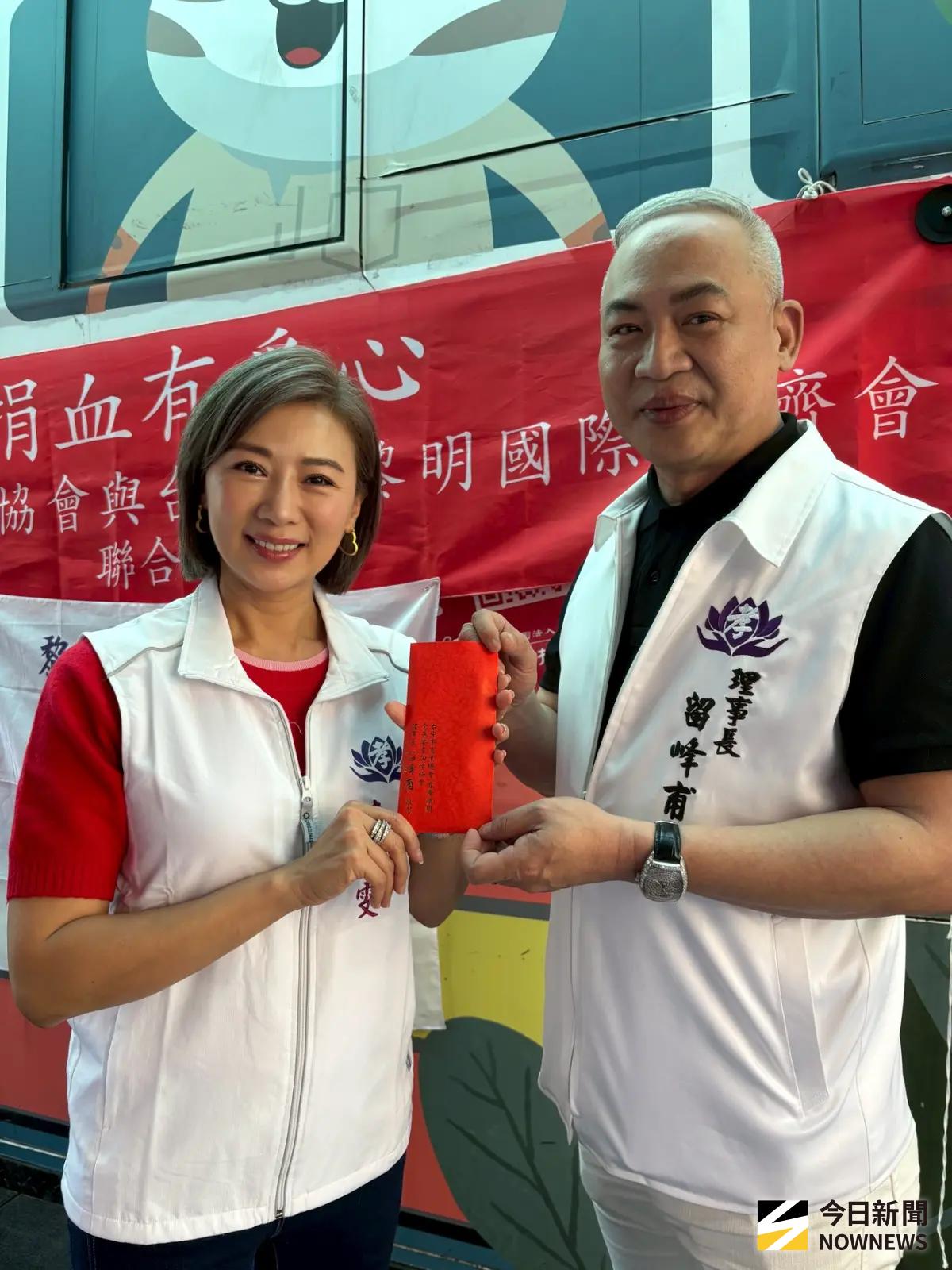 認同功德會捐血又推廣孝親 連静雯回捐代言車馬費