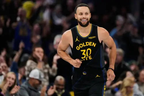 柯瑞改寫NBA史上第一紀錄！生涯第114次「半場轟破20分+5三分」　
