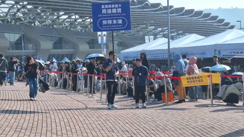 ▲TWICE粉絲昨晚就開始排隊！搶買演唱會周邊追女神　豪砸5萬不手軟（圖／翻攝自高雄美食走跳-刁嘴公主臉書粉專）