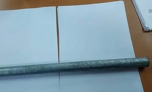 ▲ 新北三重45歲顏男22日持鐵棍隨機攻擊路過夫妻，造成兩人頭部受傷。警方迅速逮捕，在車內查獲安非他命與吸管。（圖／翻攝畫面）