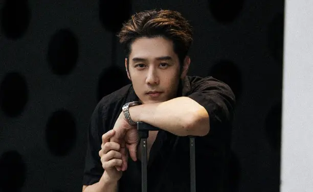 胡宇威罕見動怒！曝班機延誤沒協助補償 發文痛批：最糟飛行體驗