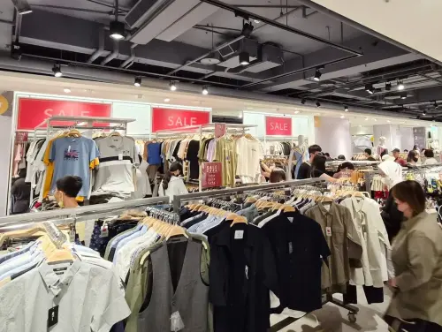 ▲網友大推NET紅標3折實在太好買了，但也有人發現住家附近NET紅標已經變成7折了。（圖／Google評價）