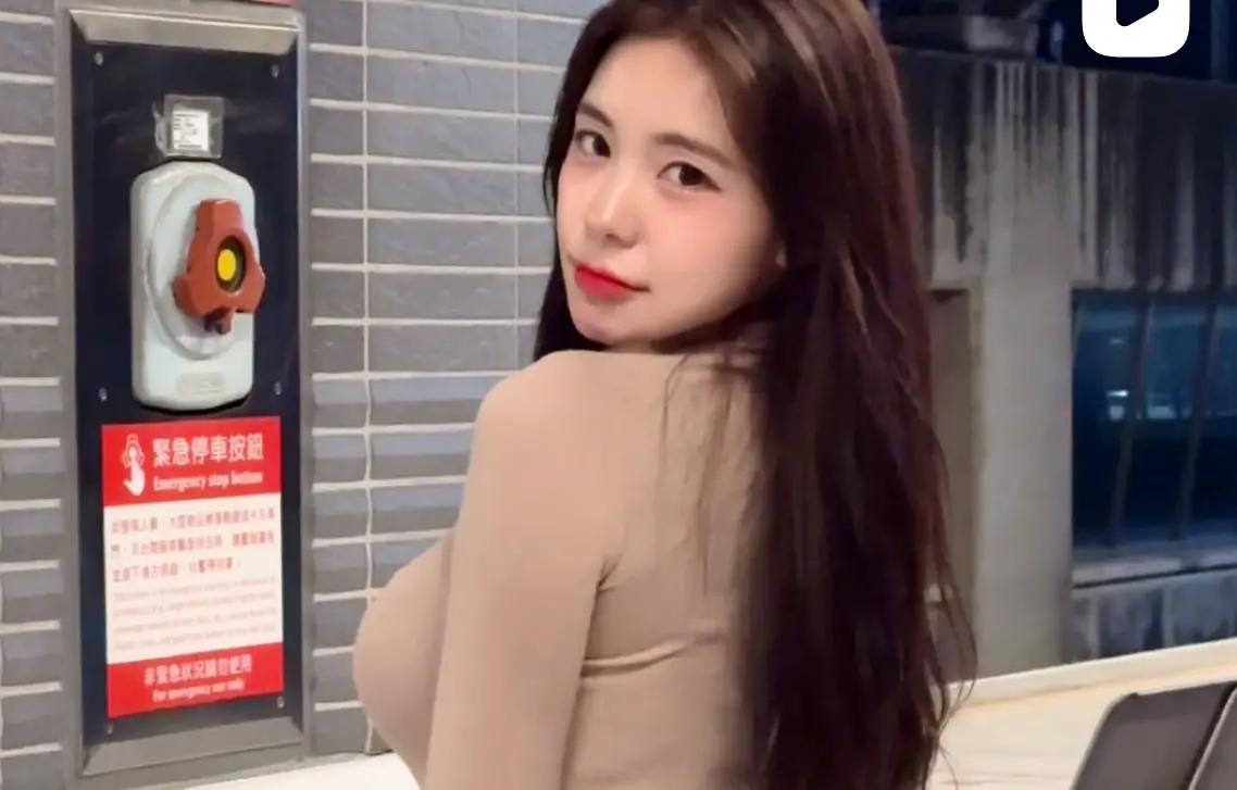 李多慧肉色緊身裝熱舞！月台大動作忘情搖擺 差點錯過高鐵末班車